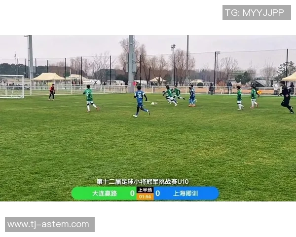 跟随足球明星的脚步抖音挑战同款足球技巧大赛